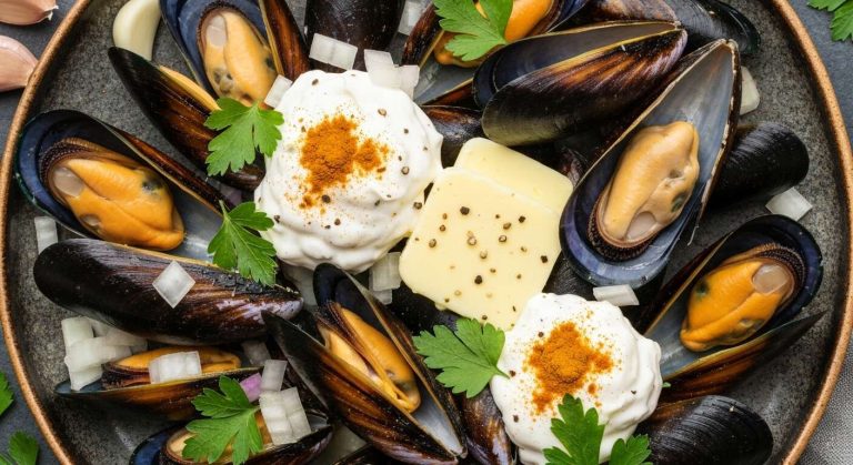 Moules marinières à la crème et au curry : recette savoureuse