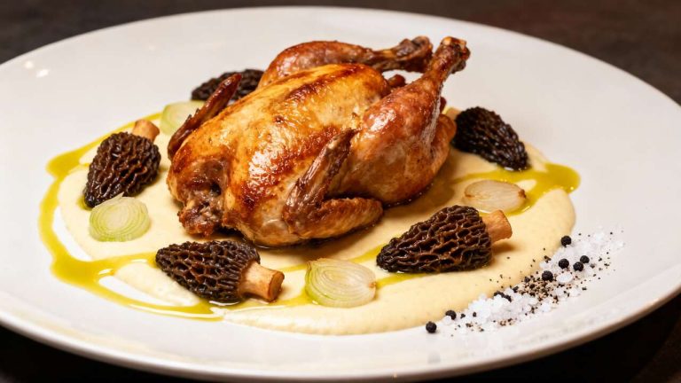Coquelet au Vin Jaune et Morilles : recette Savoureuse