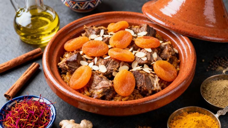 Tajine d'agneau aux abricots secs : recette savoureuse
