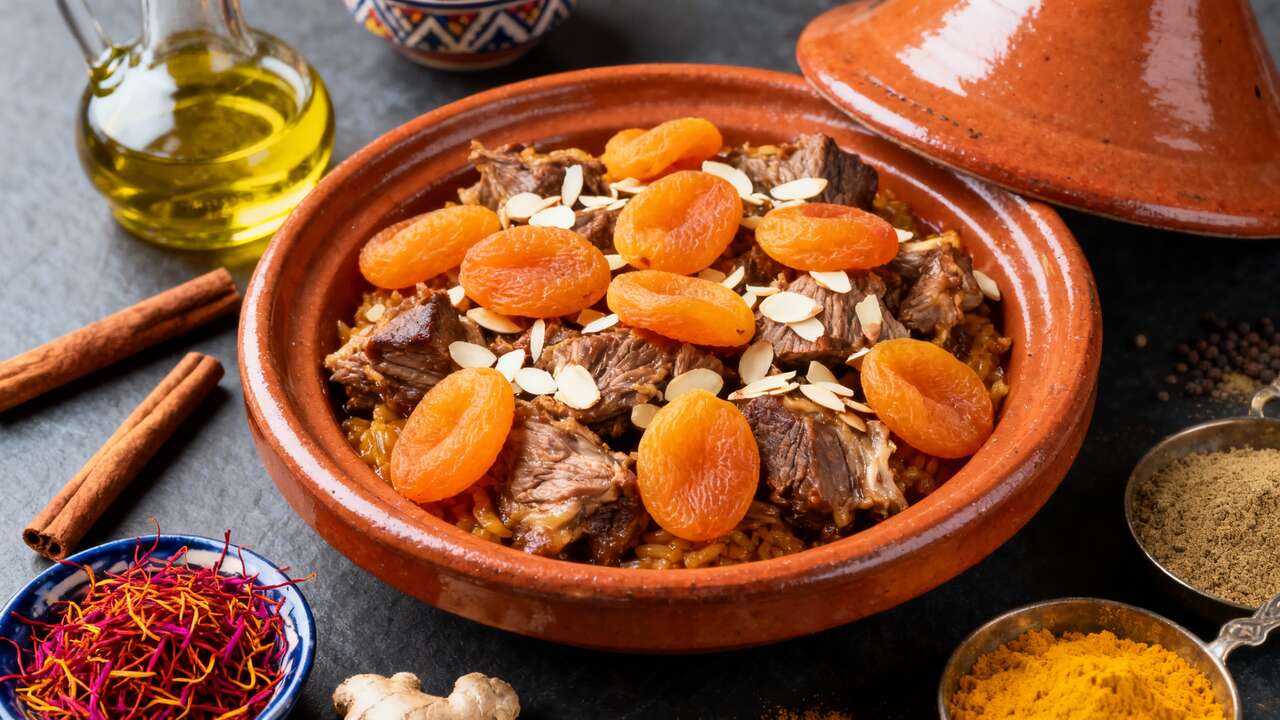 Tajine d'agneau aux abricots secs : recette savoureuse